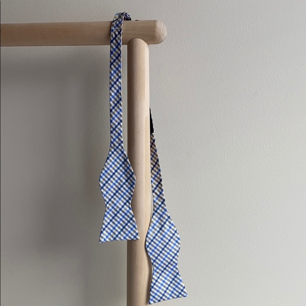 IZOD Blue White & Yellow adjustable Silk Bowtie